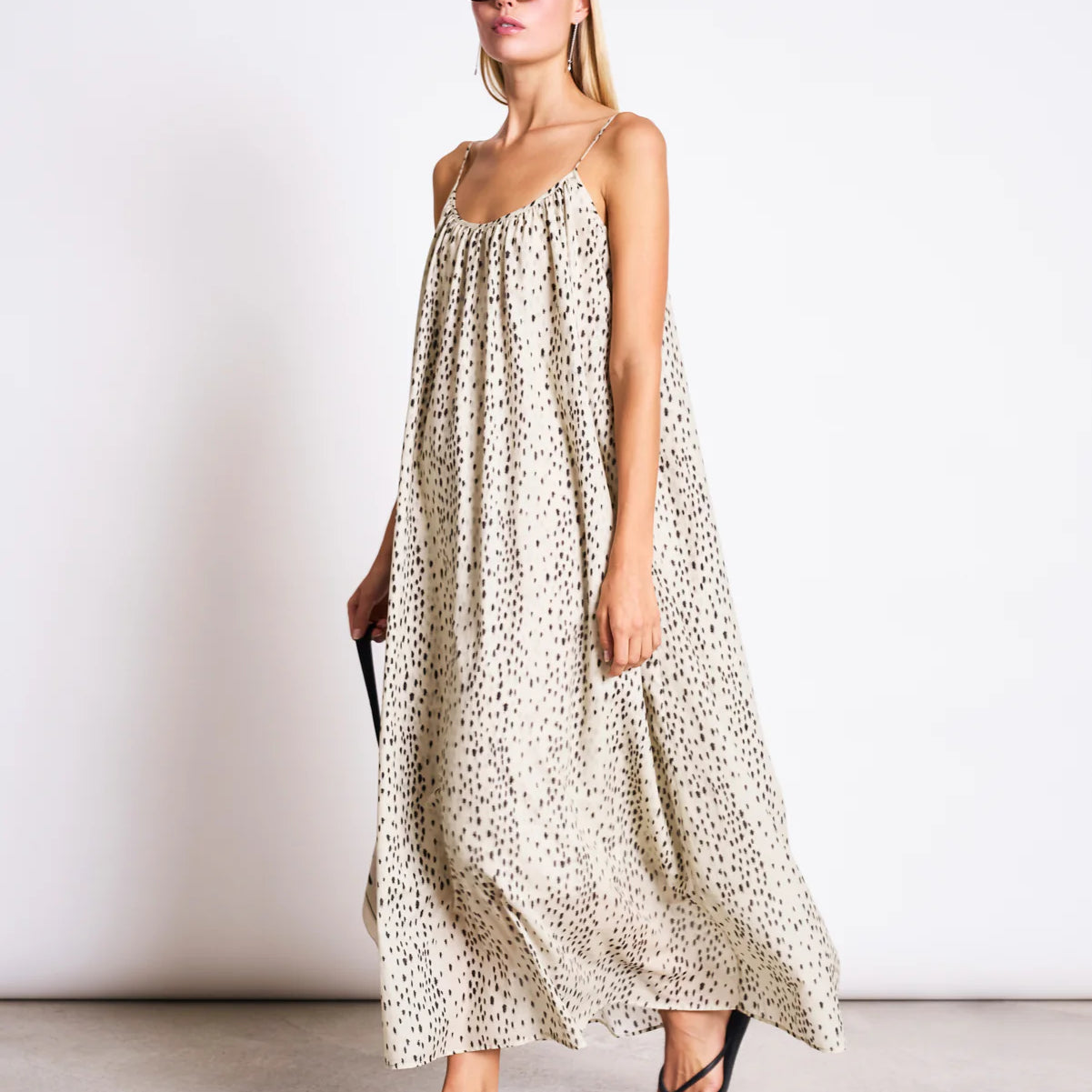 T2_JNJ_SS26_63_TOVA-dalmatian-dots_0002_jpg.webp