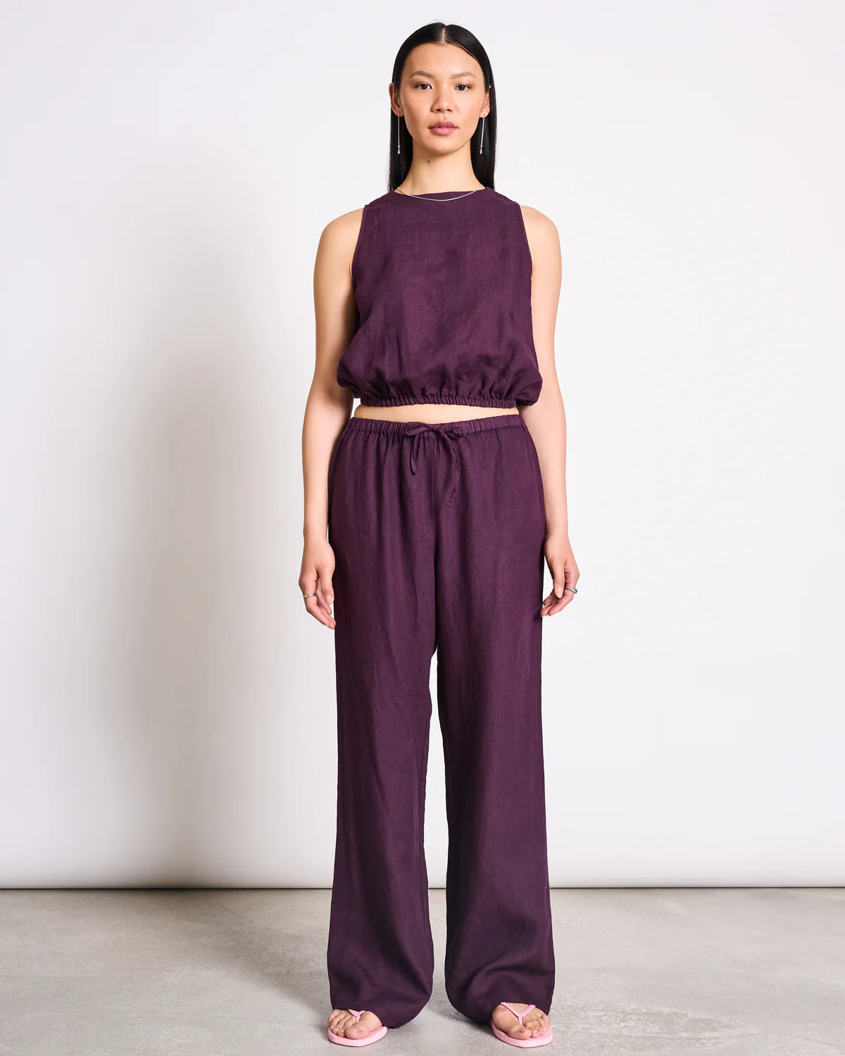 T3_JNJ_SS26_15_LUPIN-cherry-lacquer_SJOV-cherry-lacquer_1009_jpg.webp