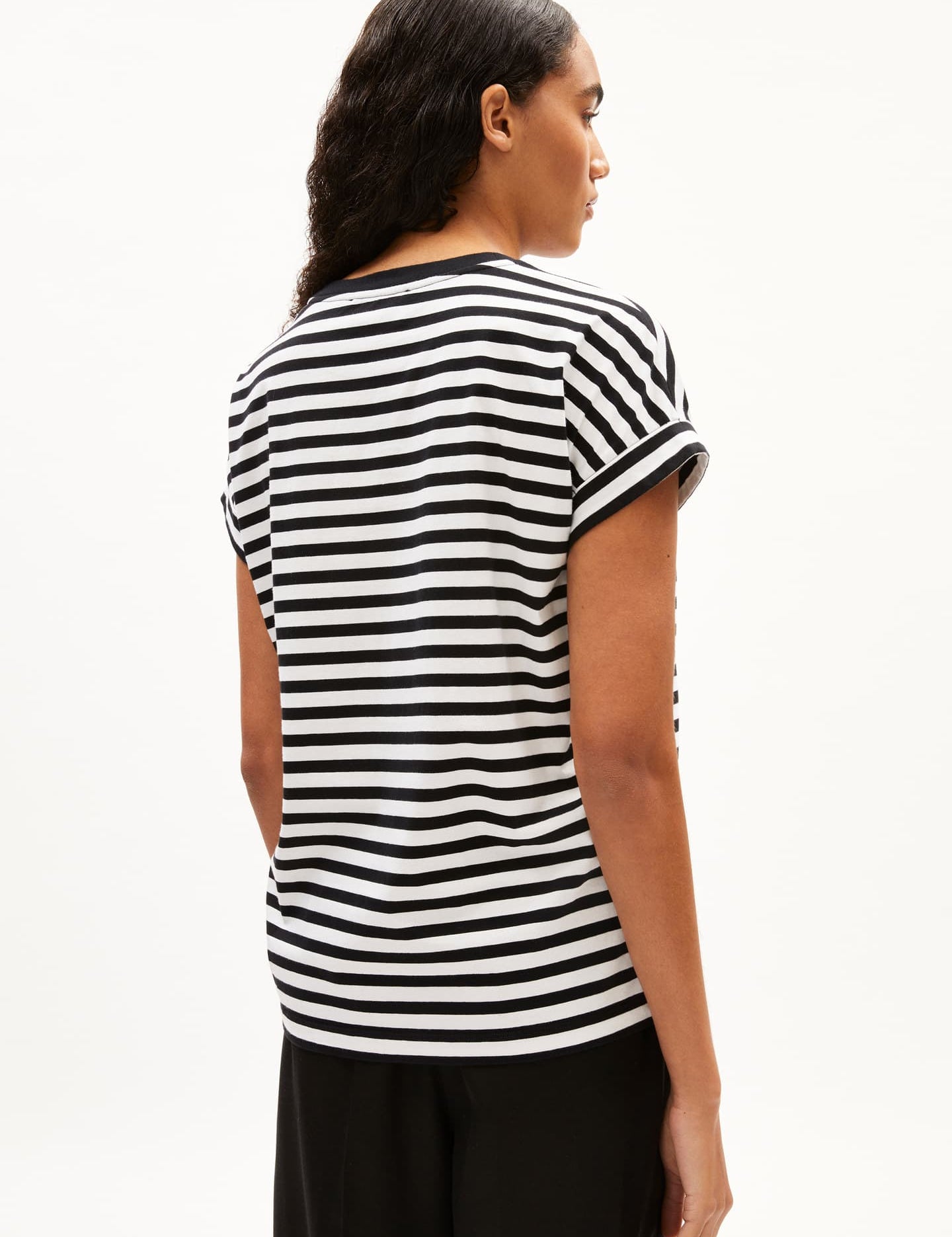idaara-stripes-white-black-02.jpg