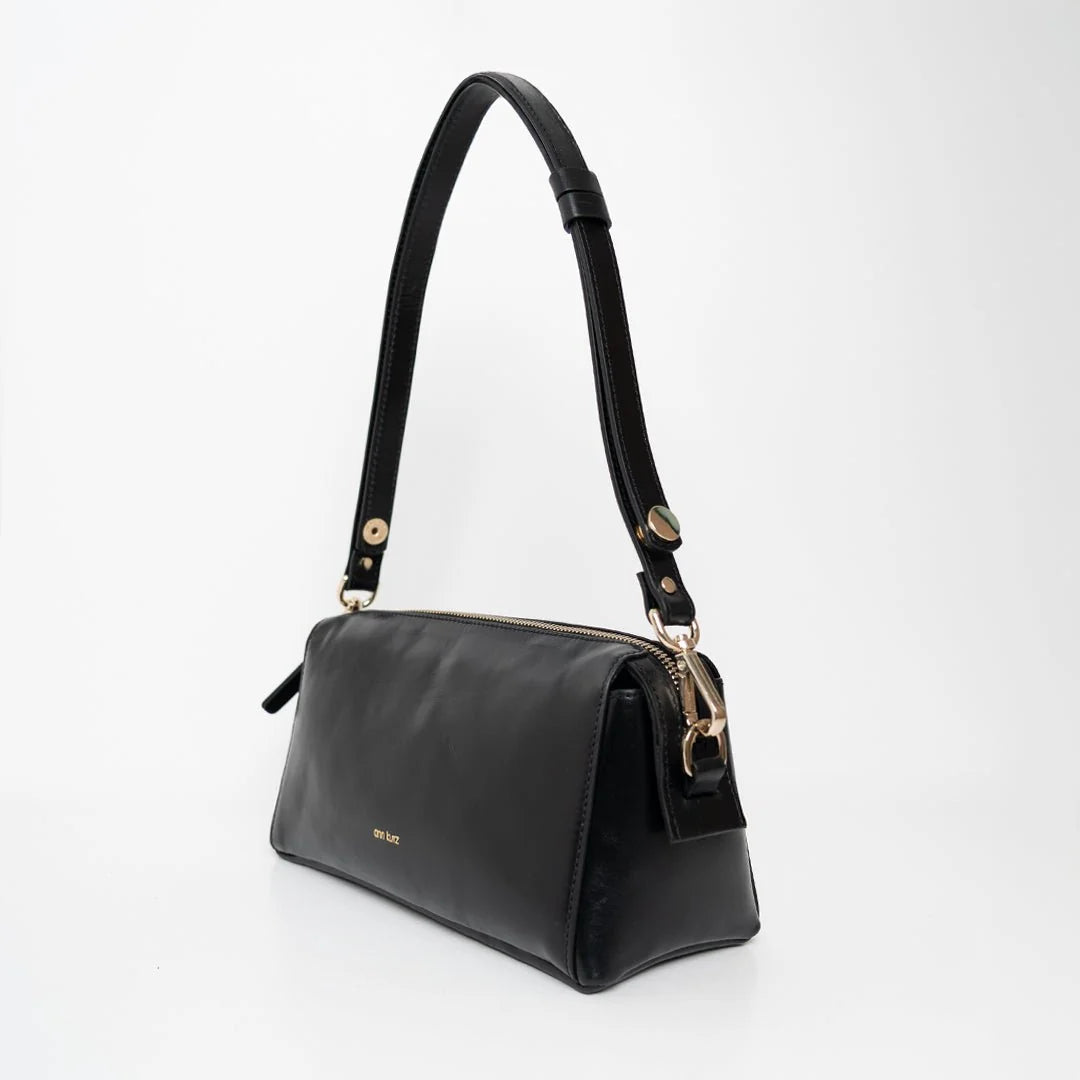 light shoulder shiny nappa black with gold-tone details