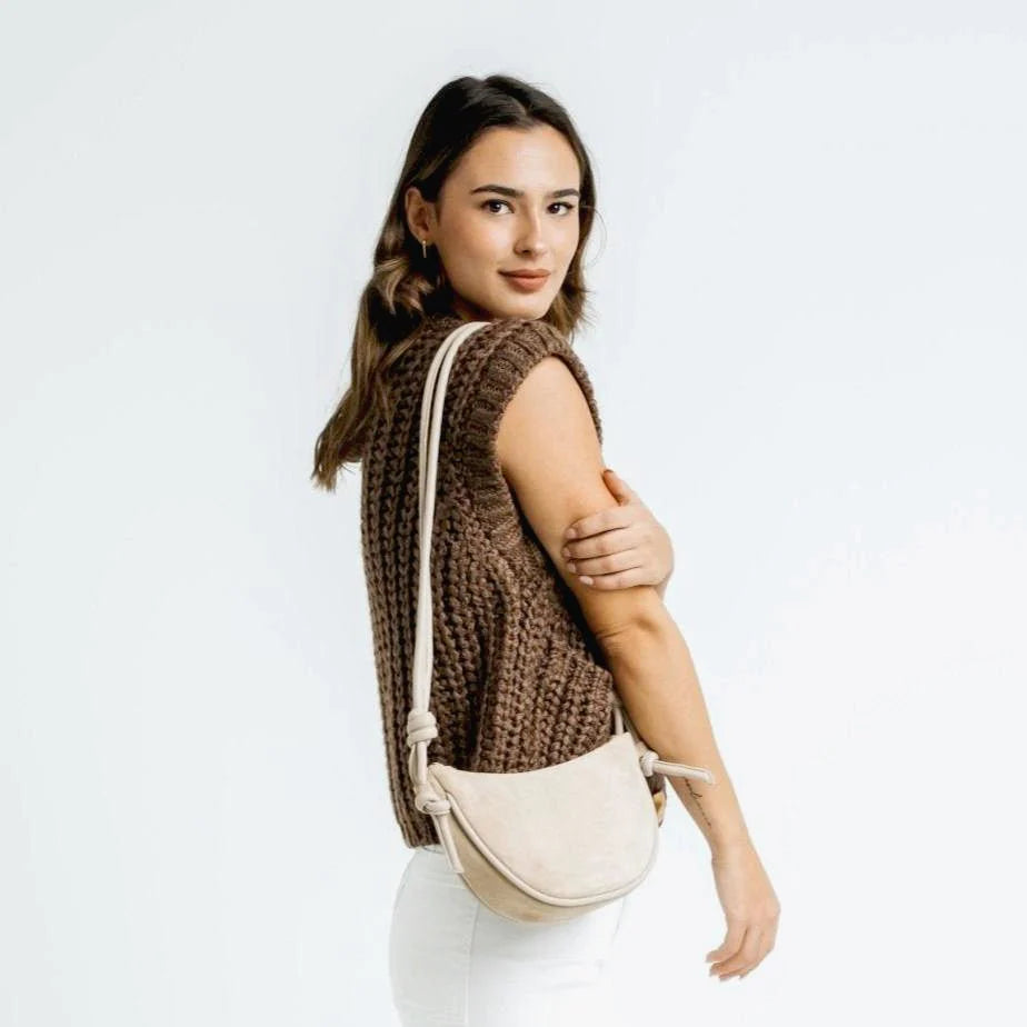 mini half moon suede caramelo