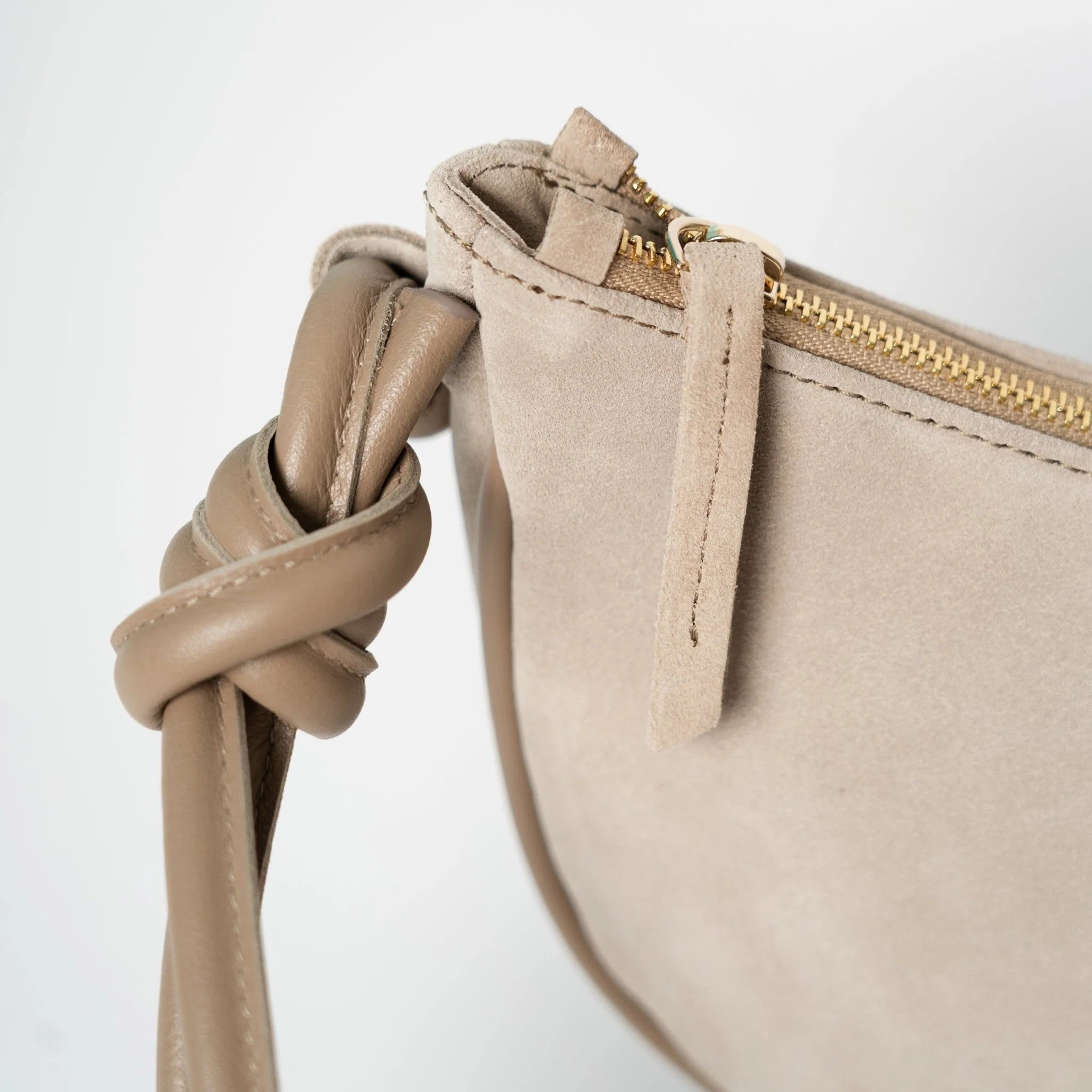 mini half moon suede caramelo