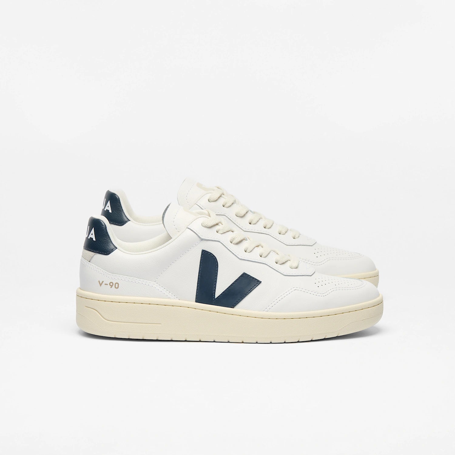 veja-sneaker-v-90-leder-weiss-VD2003656_1.webp