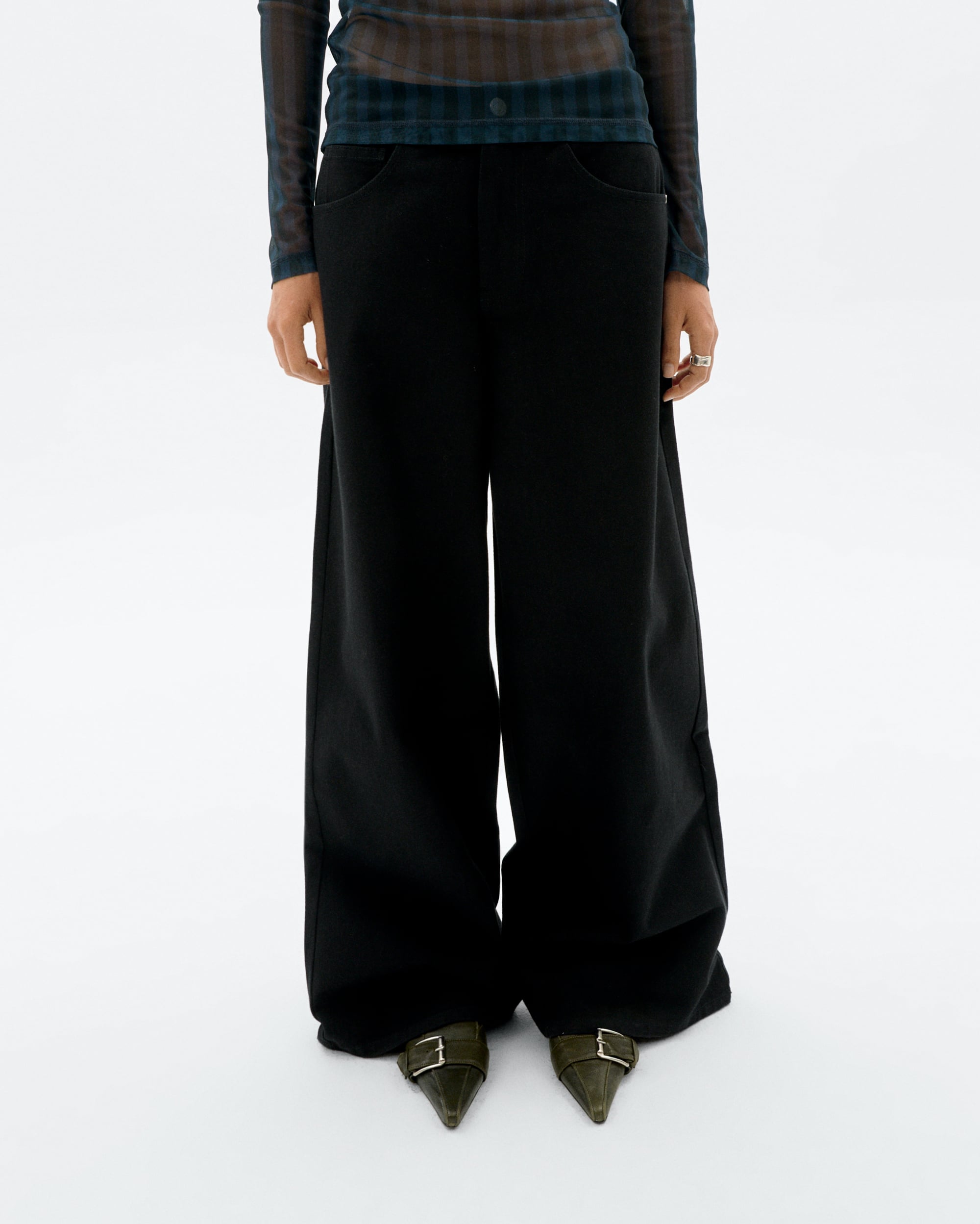 black hedda pants