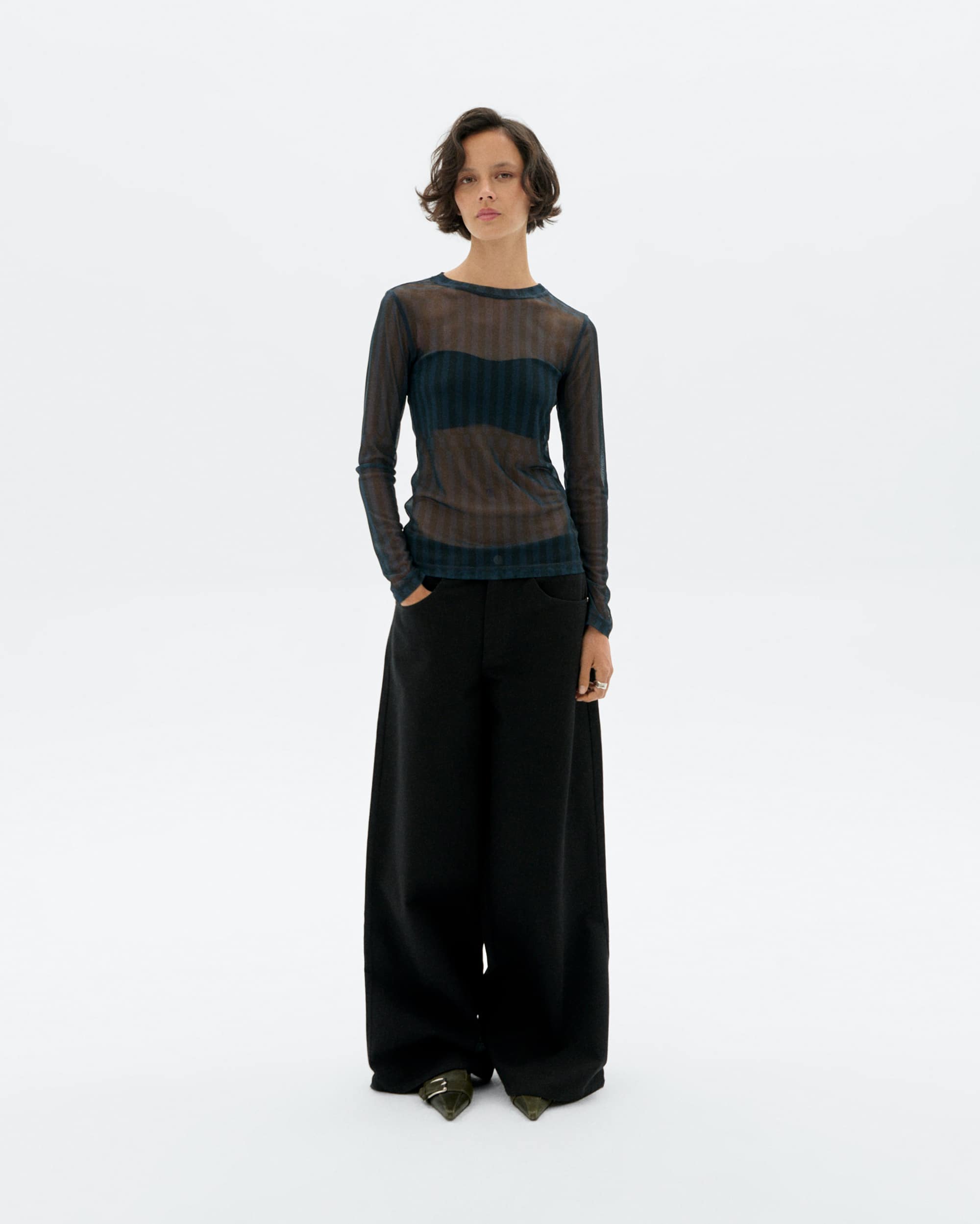 black hedda pants