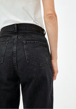 Lade das Bild in den Galerie-Viewer, jeans mairaa mom fit washed down black