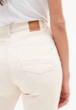 Load image into Gallery viewer, jeans nora loose tapered undyed off white