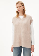 Load image into Gallery viewer, sweater vest viaa light caramel melange