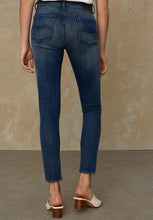 Laden Sie das Bild in den Galerie-Viewer, jeans juno high medium used rückansicht