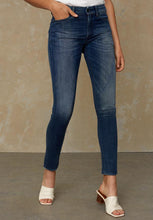 Laden Sie das Bild in den Galerie-Viewer, jeans juno high medium used frontansicht