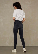 Laden Sie das Bild in den Galerie-Viewer, jeans christina high rover vintage black