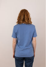 Lade das Bild in den Galerie-Viewer, unisex t-shirt creator mid heather blue