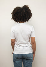 Laden Sie das Bild in den Galerie-Viewer, unisex t-shirt creator white