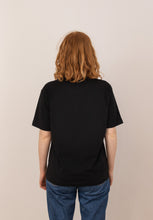 Laden Sie das Bild in den Galerie-Viewer, relaxed unisex t-shirt fuser black