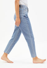 Load image into Gallery viewer, jeans mairaa mom fit moon stone blue